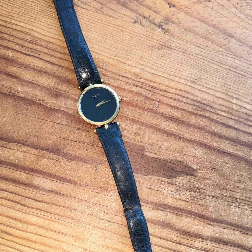 Gucci Men's Watch with Black Strap and Gold Accents - Picture 3 of 6